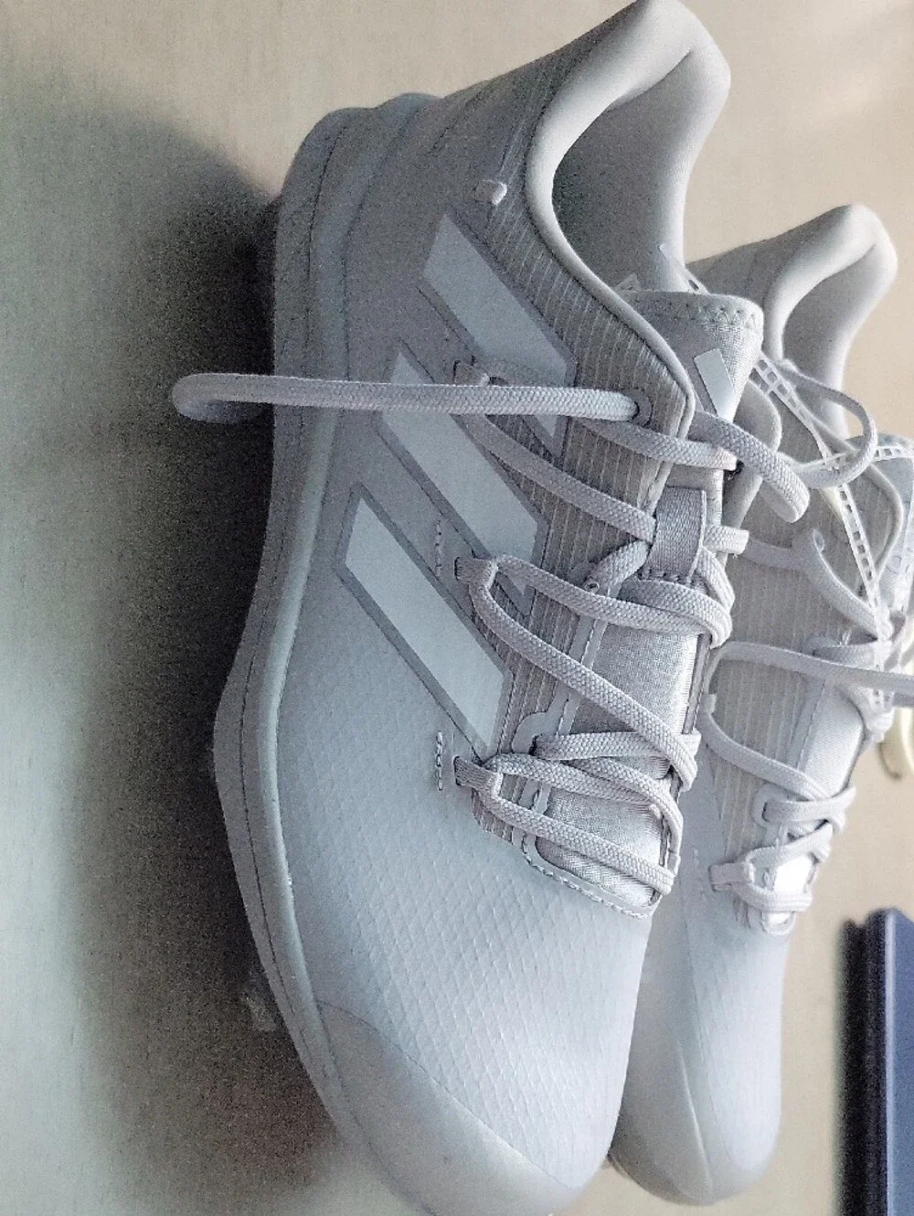 adidas Women's Light Gray/White Athletic Cleats Size 7